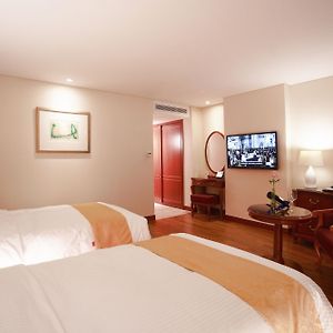 Standard Twin Room Bath